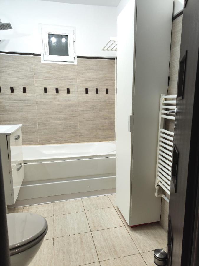 Platinum Apartment - Apartament Cu 3 Camere, 2 Dormitoare, 2 Bai, Bucatarie Complet Utilata, 2 Balcoane Bucarest Exterior foto